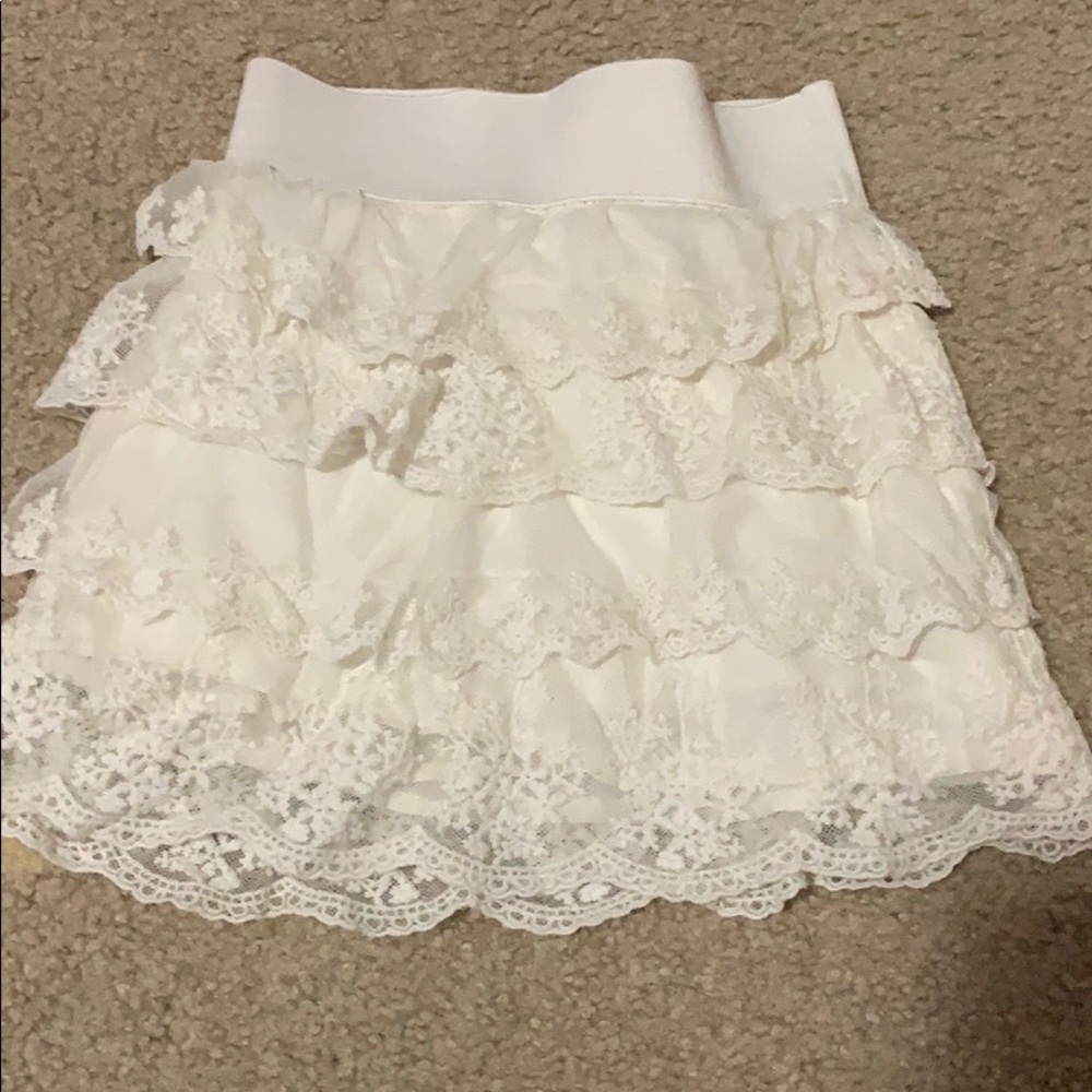 Kids white lace skirt